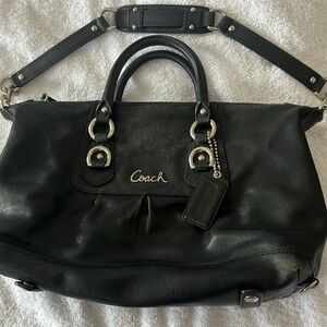 Vintage Coach Bag, lightly used, in great condition with all hardware working